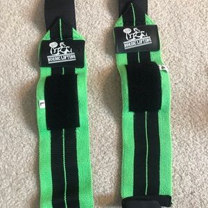 Women’s wrist wraps